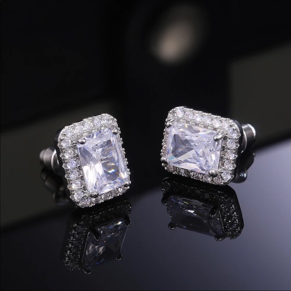 New Women’s Silver Stylish Diamond Stud Earrings - Picture 6 of 6